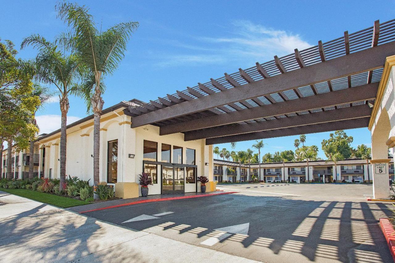 Stanford Inn & Suites Anaheim Exterior photo