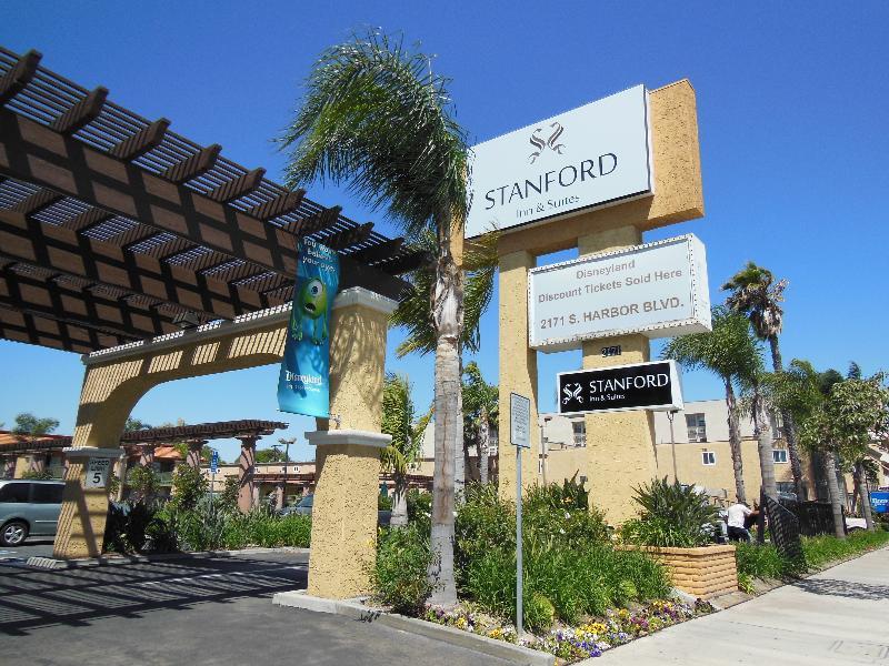 Stanford Inn & Suites Anaheim Exterior photo
