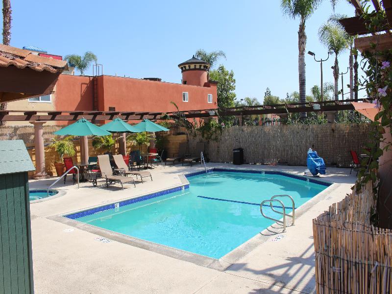 Stanford Inn & Suites Anaheim Exterior photo